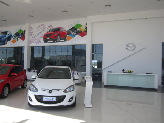 Những dòng xe Mazda được trưng bày tại Showroom Vinh